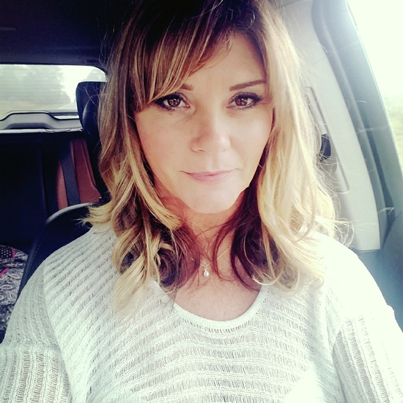 Meet your Posher, Laura - Picture 1 of 1